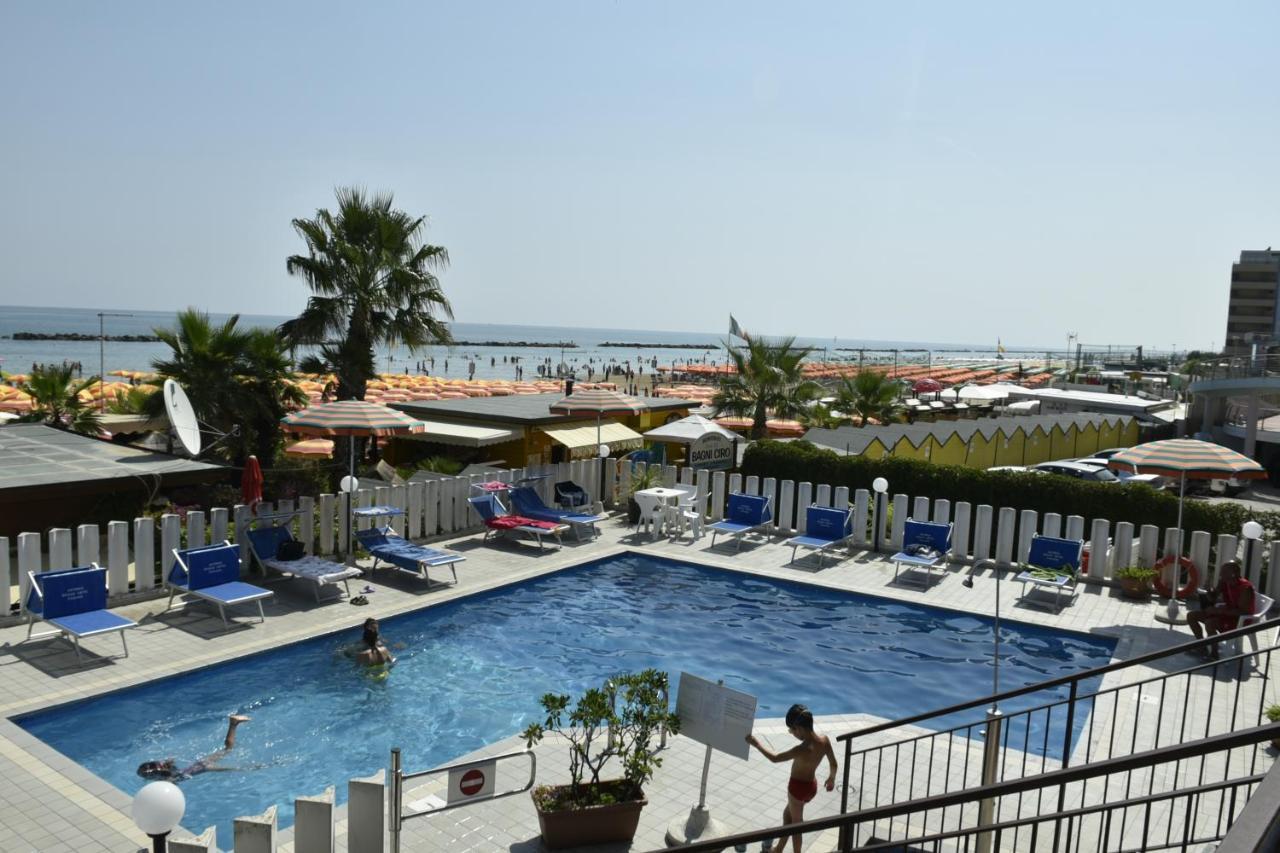 Hotel Astoria à Pesaro Extérieur photo