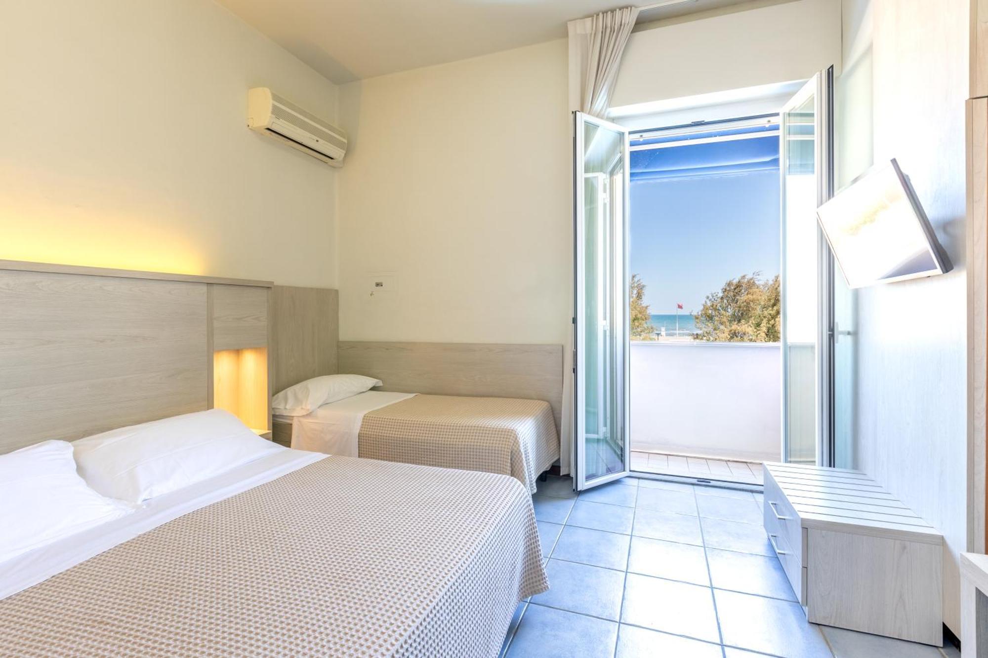 Hotel Astoria à Pesaro Extérieur photo