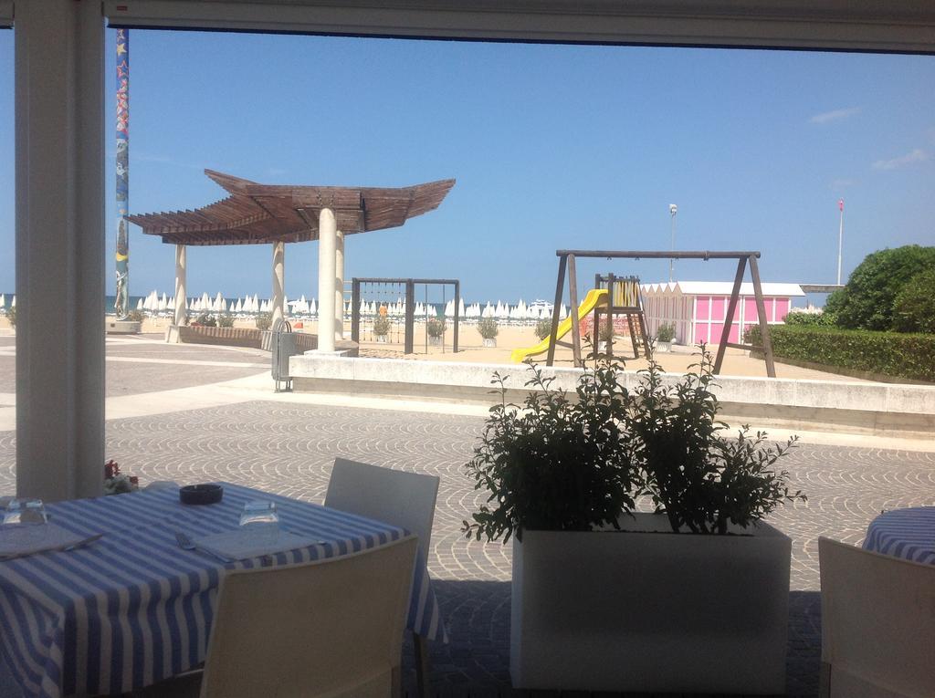 Hotel Astoria à Pesaro Extérieur photo