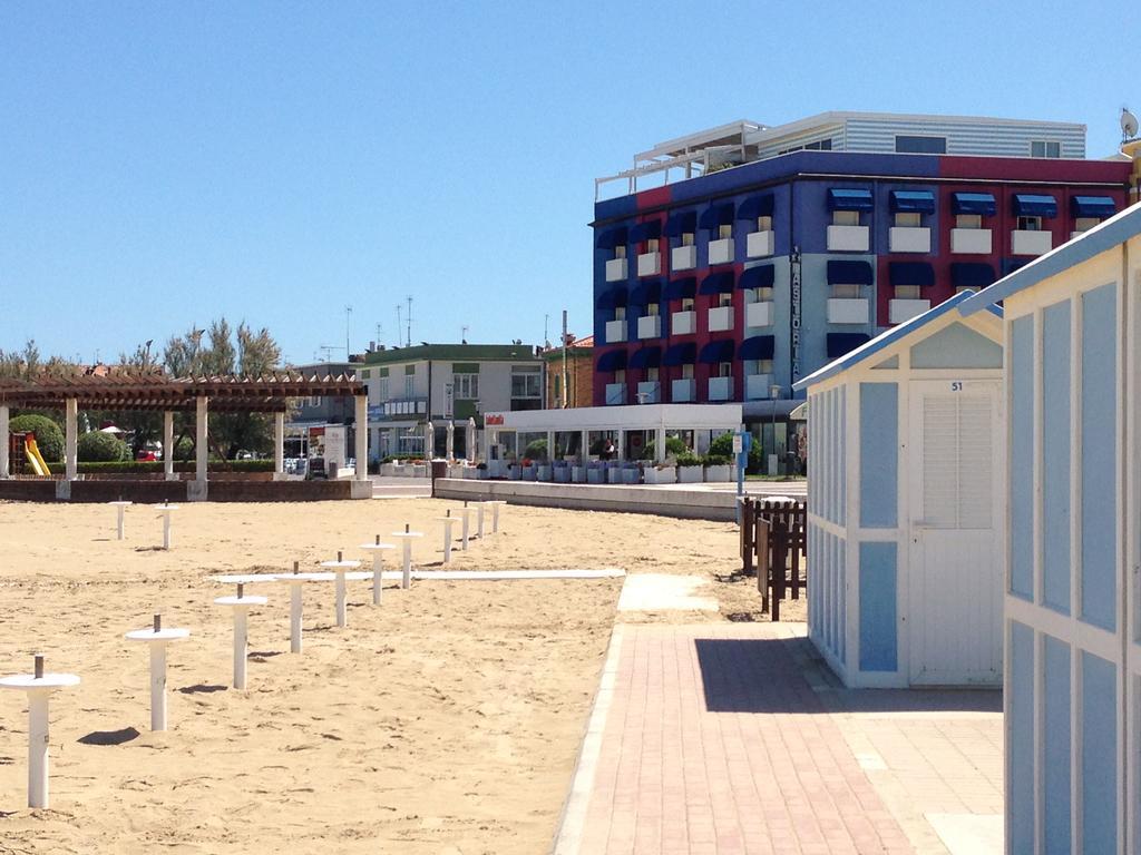 Hotel Astoria à Pesaro Extérieur photo