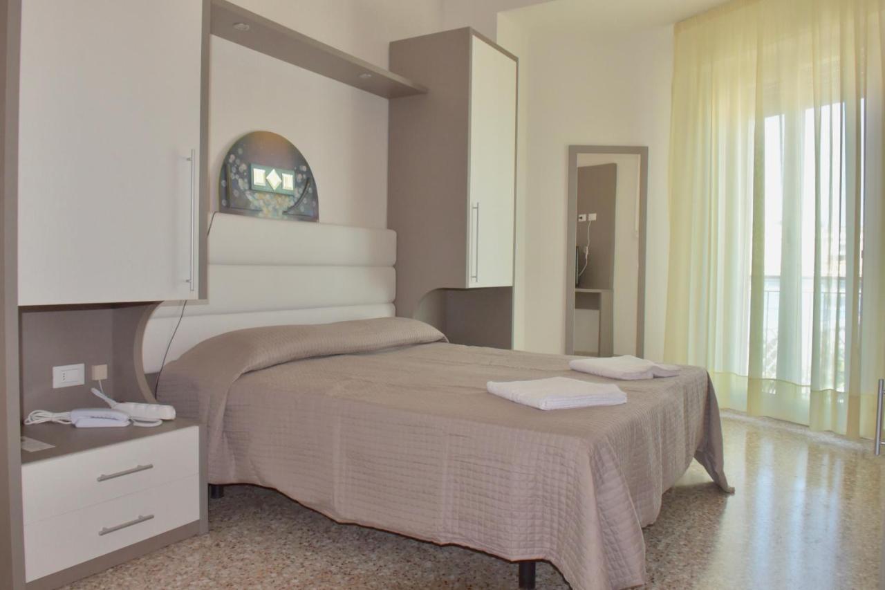 Hotel Astoria à Pesaro Extérieur photo
