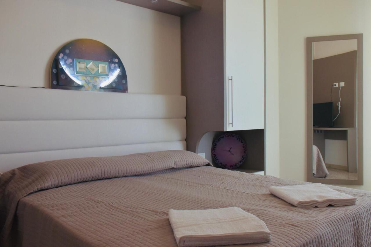 Hotel Astoria à Pesaro Extérieur photo
