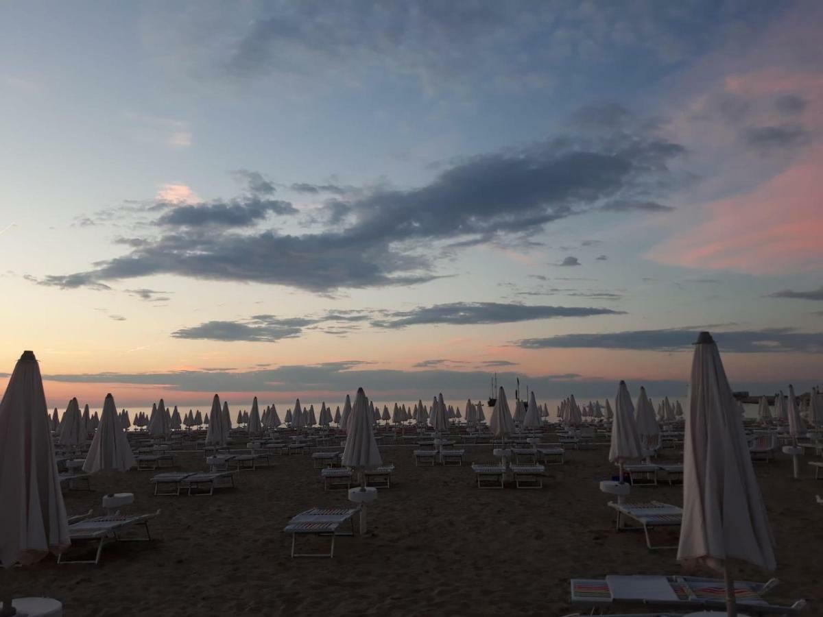 Hotel Astoria à Pesaro Extérieur photo